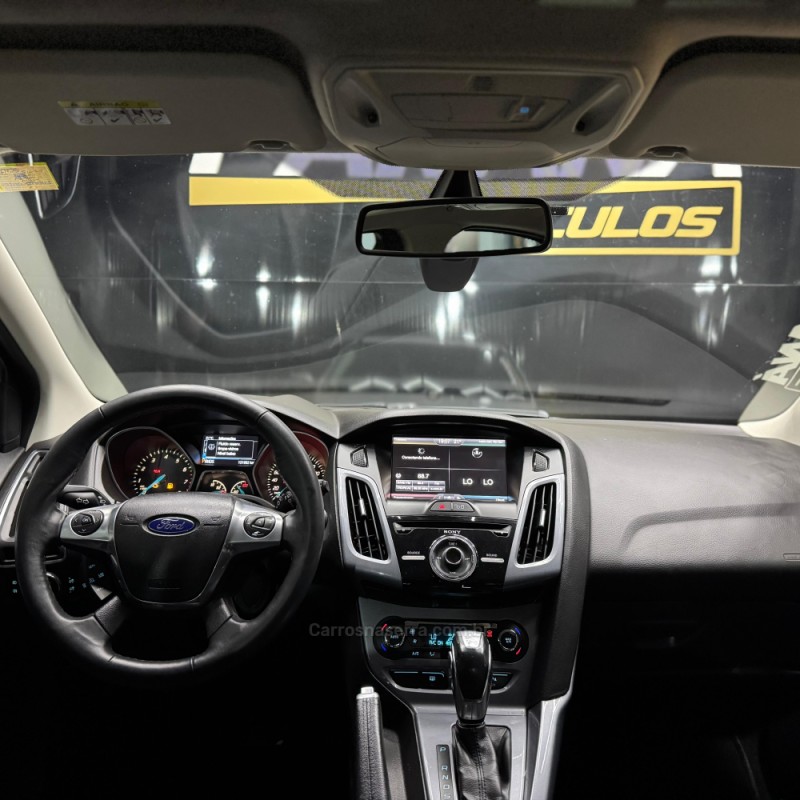 FOCUS 2.0 TITANIUM PLUS HATCH 16V FLEX 4P AUTO - 2015 - ESTâNCIA VELHA
