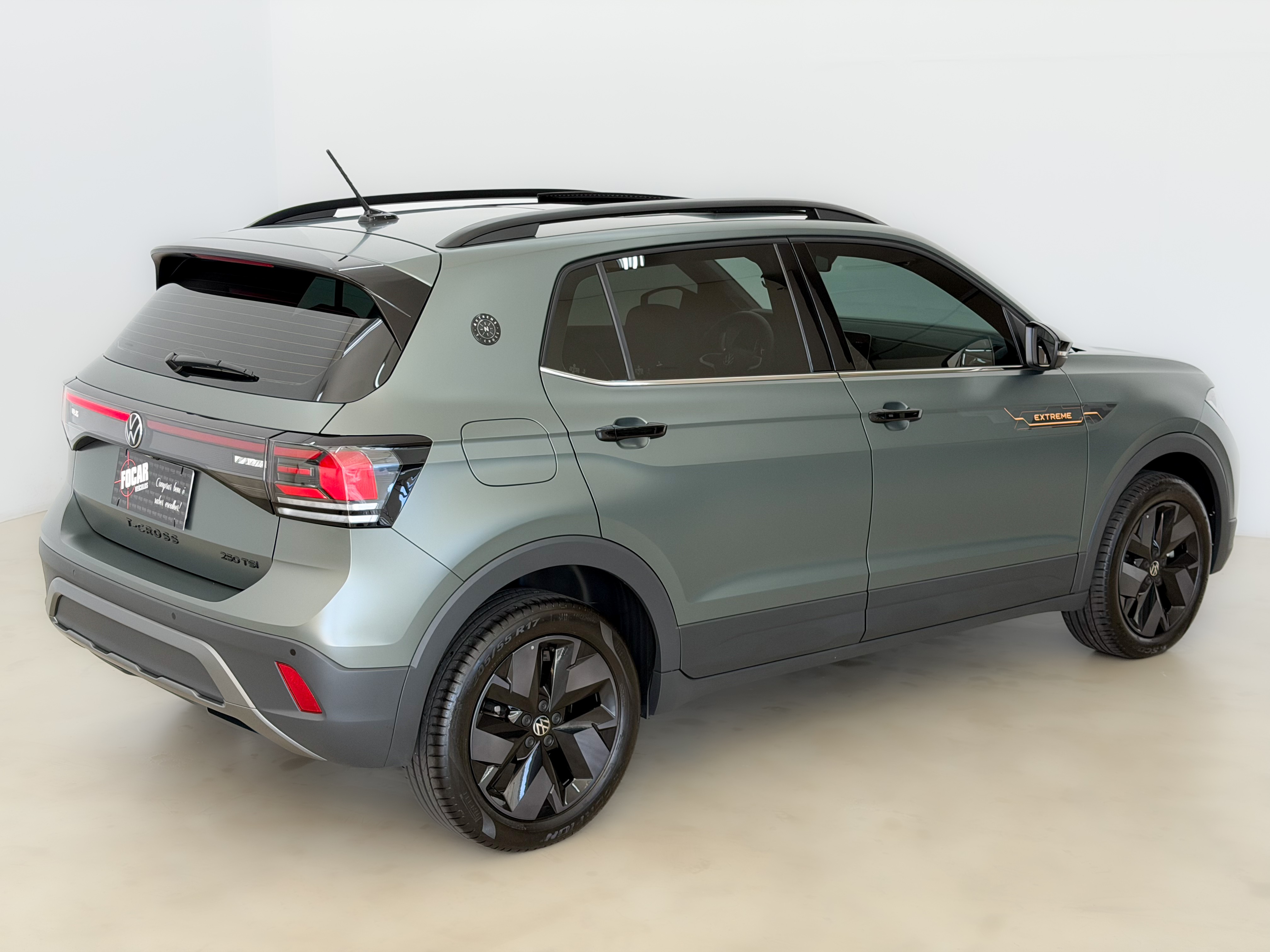 VOLKSWAGEN - T-CROSS - 2025/2026 - Cinza - R$ 175.000,00 - Focar