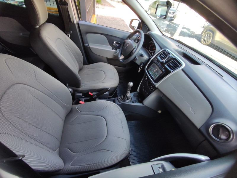 LOGAN 1.6 DYNAMIQUE 8V FLEX 4P MANUAL - 2017 - CAXIAS DO SUL