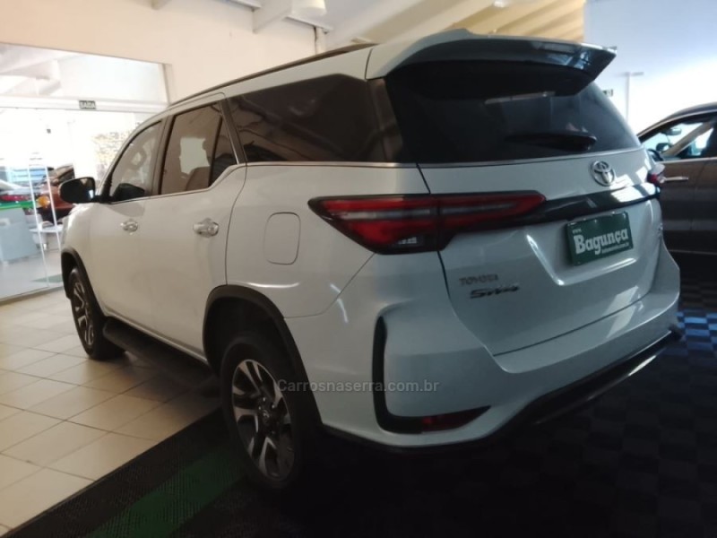 HILUX SW4 2.8 4X4 SRX PLATINUM TURBO 7 LUGARES DIESEL 4P AUTOMÁTICO - 2025 - NOVO HAMBURGO