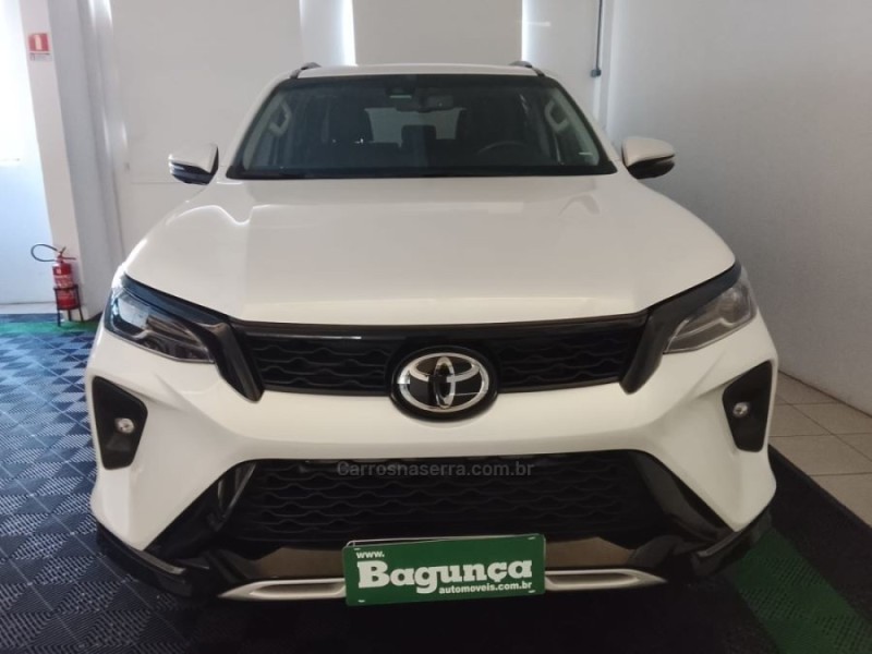 HILUX SW4 2.8 4X4 SRX PLATINUM TURBO 7 LUGARES DIESEL 4P AUTOMÁTICO - 2025 - NOVO HAMBURGO