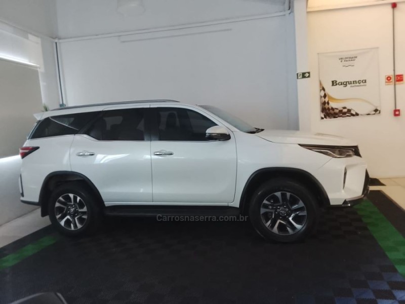 HILUX SW4 2.8 4X4 SRX PLATINUM TURBO 7 LUGARES DIESEL 4P AUTOMÁTICO - 2025 - NOVO HAMBURGO