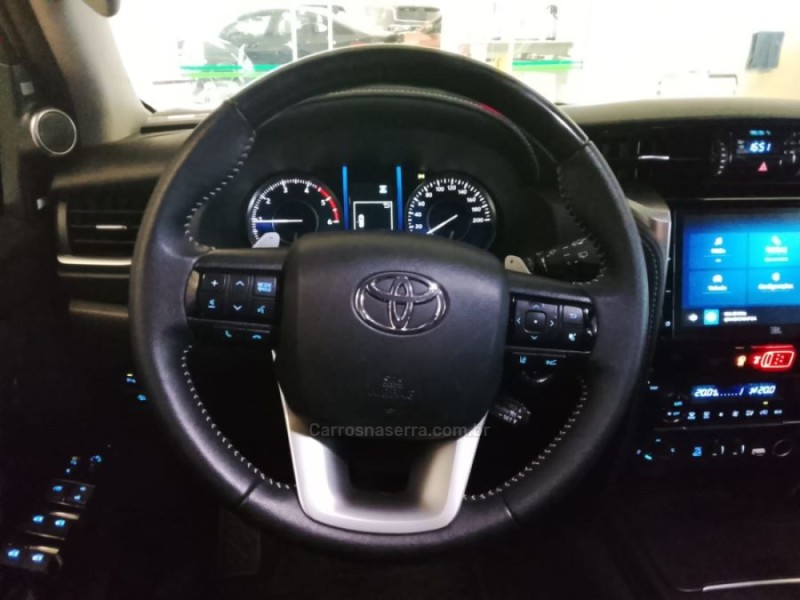 HILUX SW4 2.8 4X4 SRX PLATINUM TURBO 7 LUGARES DIESEL 4P AUTOMÁTICO - 2025 - NOVO HAMBURGO