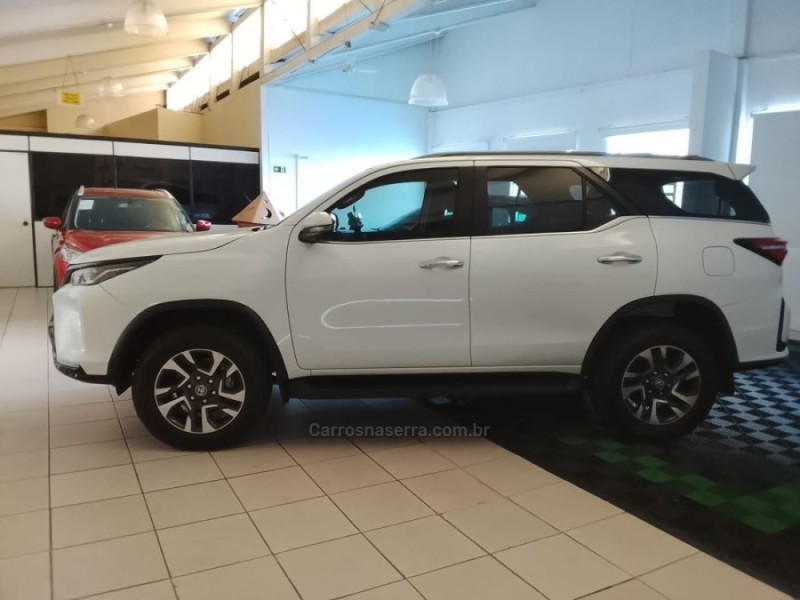 HILUX SW4 2.8 4X4 SRX PLATINUM TURBO 7 LUGARES DIESEL 4P AUTOMÁTICO - 2025 - NOVO HAMBURGO