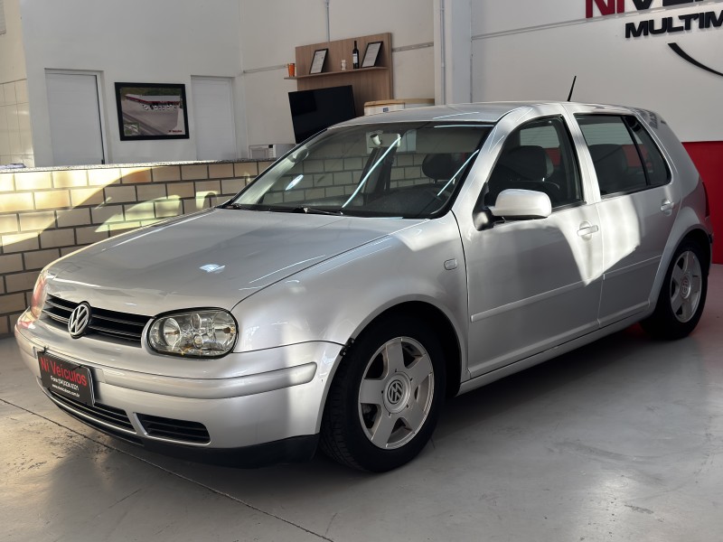 GOLF 1.6 8V GASOLINA 4P MANUAL - 2002 - CAXIAS DO SUL