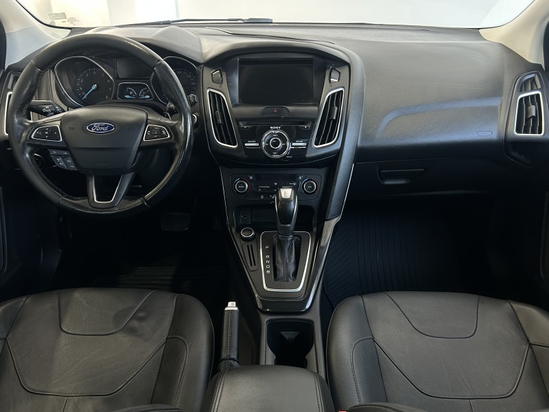 FOCUS 2.0 TITANIUM HATCH 16V FLEX 4P MANUAL - 2017 - CAXIAS DO SUL