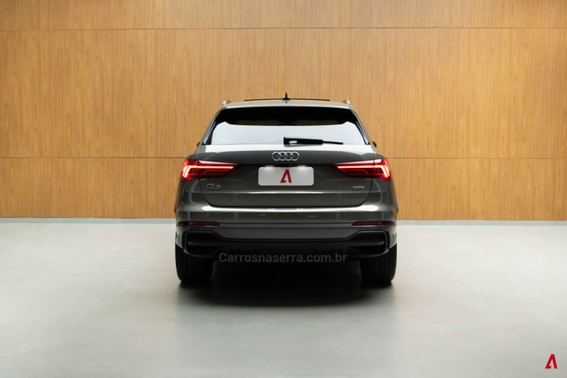 Q3 2.0 TFSI PERFORMANCE BLACK QUATTRO GASOLINA 4P AUTOMÁTICO - 2024 - GARIBALDI