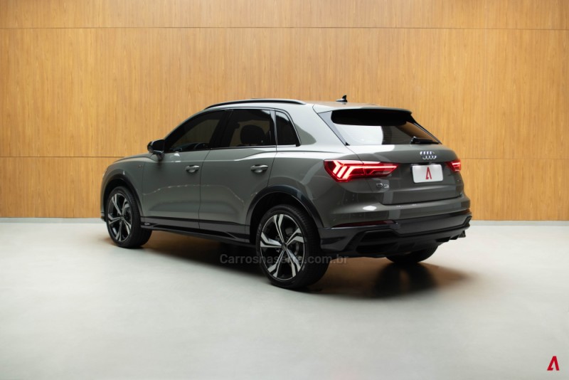 Q3 2.0 TFSI PERFORMANCE BLACK QUATTRO GASOLINA 4P AUTOMÁTICO - 2024 - GARIBALDI