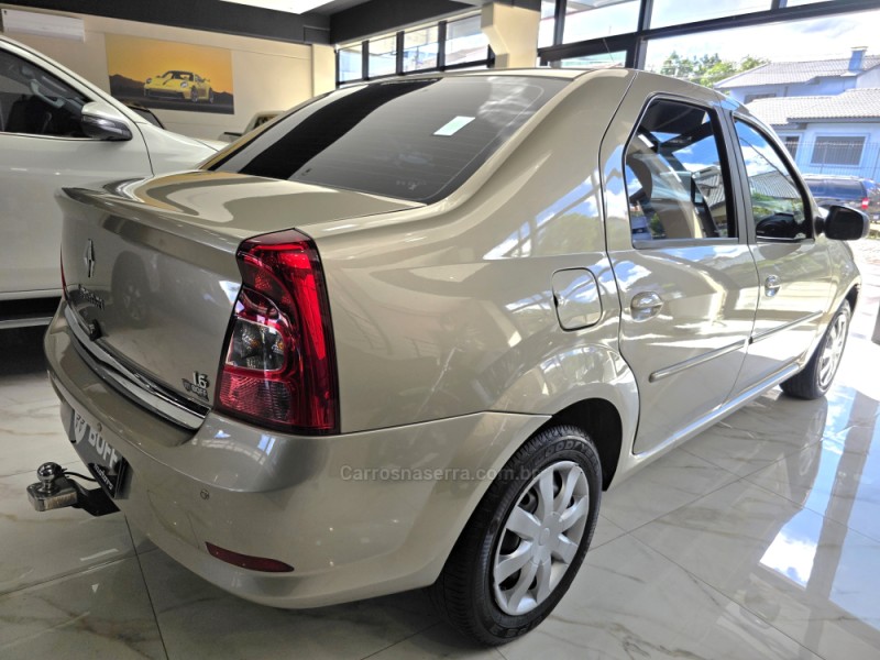 LOGAN 1.6 EXPRESSION 8V HI-FLEX 4P MANUAL - 2013 - CAXIAS DO SUL
