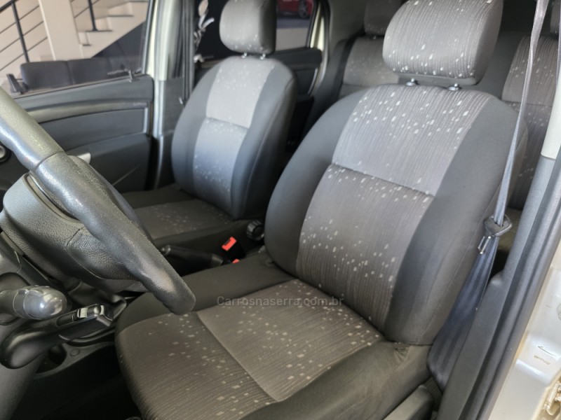 LOGAN 1.6 EXPRESSION 8V HI-FLEX 4P MANUAL - 2013 - CAXIAS DO SUL