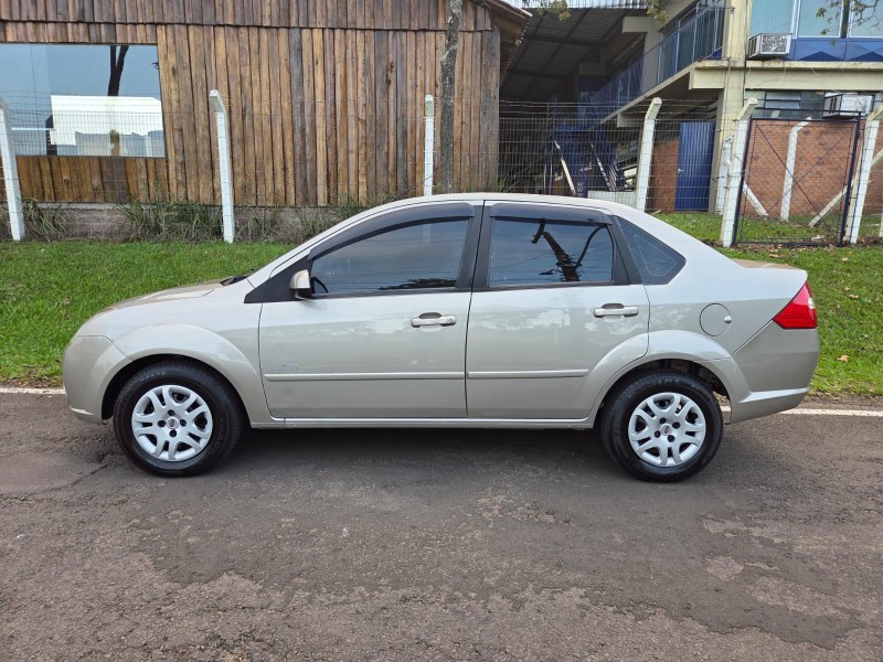 FIESTA 1.0 MPI SEDAN 8V FLEX 4P MANUAL - 2009 - VENâNCIO AIRES