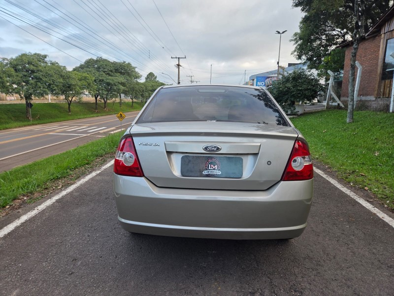 FIESTA 1.0 MPI SEDAN 8V FLEX 4P MANUAL - 2009 - VENâNCIO AIRES