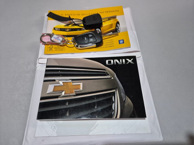 ONIX 1.4 MPFI LT 8V FLEX 4P MANUAL - 2015 - CAXIAS DO SUL