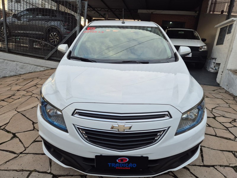 ONIX 1.4 MPFI LT 8V FLEX 4P MANUAL - 2015 - CAXIAS DO SUL