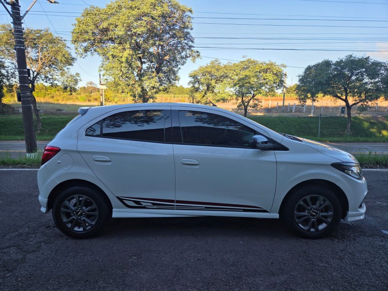 ONIX 1.4 MPFI EFFECT 8V FLEX 4P MANUAL - 2015 - VENâNCIO AIRES