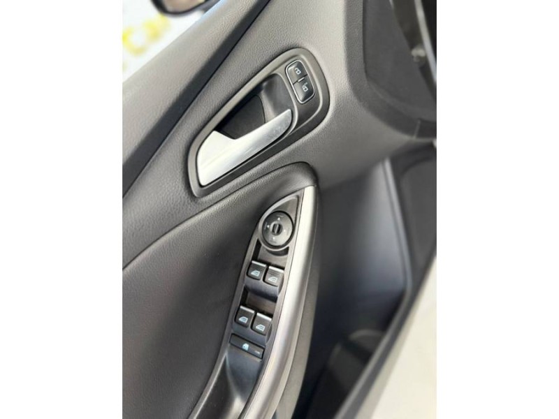 FOCUS 2.0 SE 16V FLEX 4P AUTOMÁTICO - 2016 - CAXIAS DO SUL