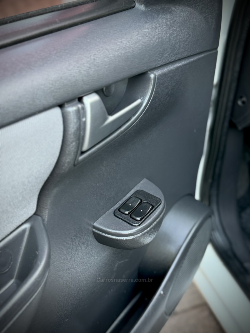 CELTA 1.0 MPFI LT 8V FLEX 4P MANUAL - 2012 - ESTâNCIA VELHA