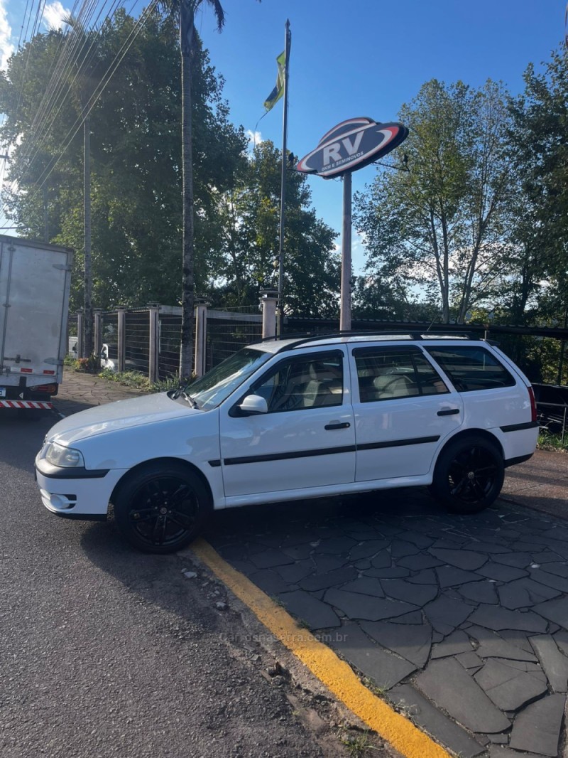 PARATI 1.8 MI 8V GASOLINA 4P MANUAL G.III - 2003 - CARLOS BARBOSA