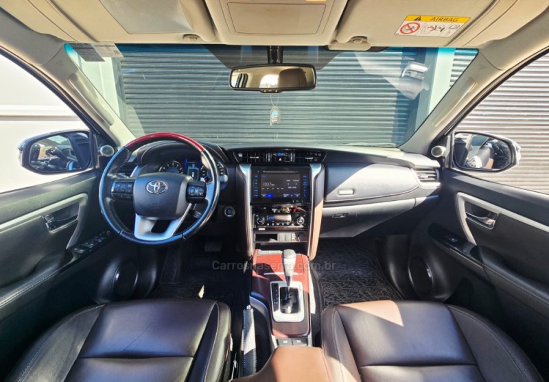 HILUX SW4 2.7 SRV 4X2 16V FLEX 7 LUGARES 4P AUTOMÁTICO - 2019 - LAJEADO