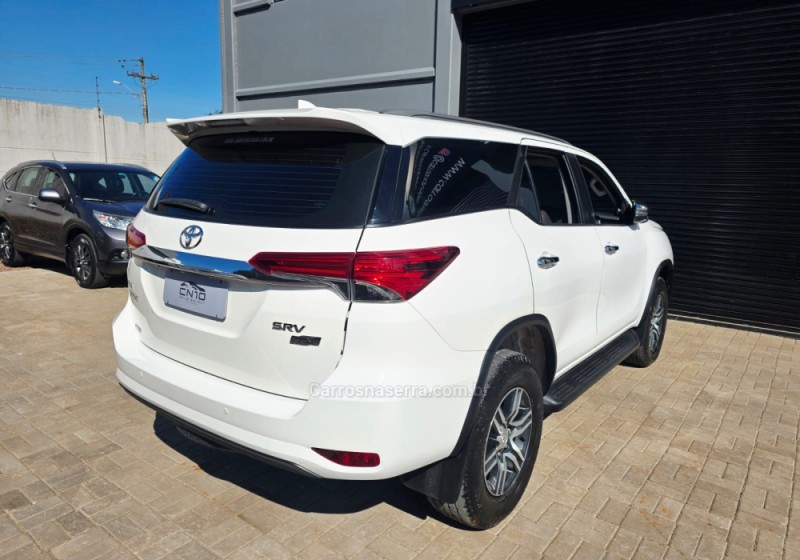 HILUX SW4 2.7 SRV 4X2 16V FLEX 7 LUGARES 4P AUTOMÁTICO - 2019 - LAJEADO