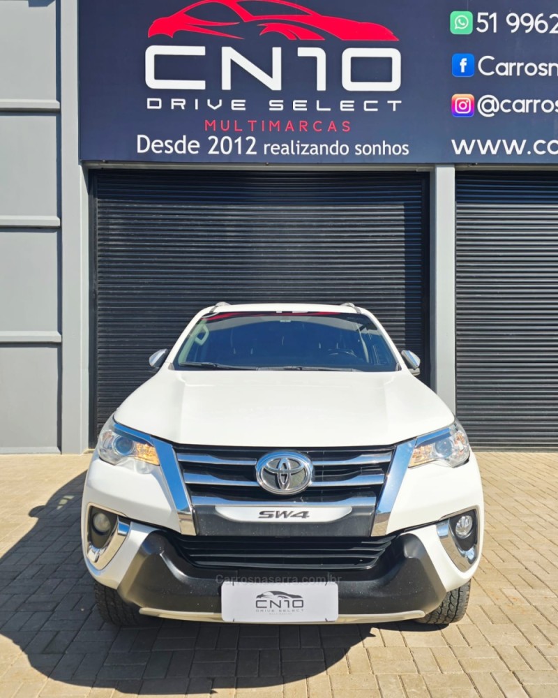 HILUX SW4 2.7 SRV 4X2 16V FLEX 7 LUGARES 4P AUTOMÁTICO - 2019 - LAJEADO