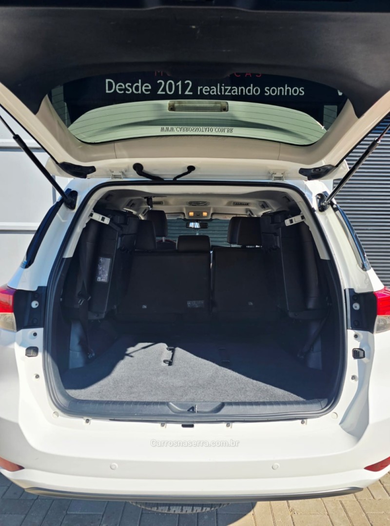 HILUX SW4 2.7 SRV 4X2 16V FLEX 7 LUGARES 4P AUTOMÁTICO - 2019 - LAJEADO