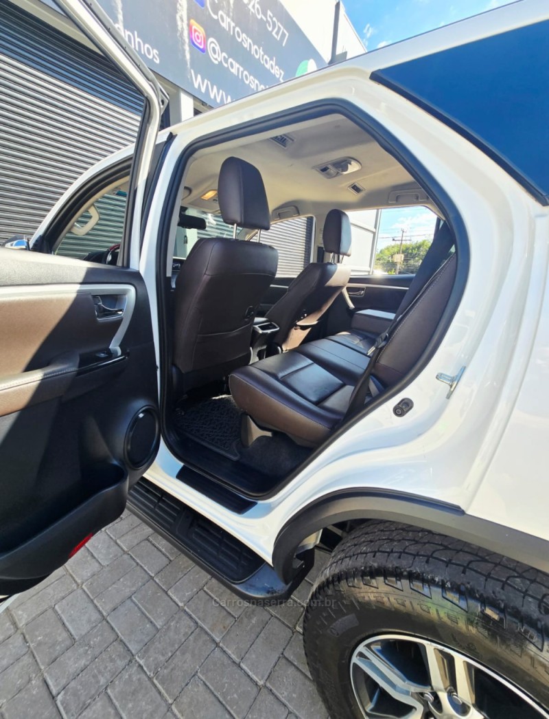 HILUX SW4 2.7 SRV 4X2 16V FLEX 7 LUGARES 4P AUTOMÁTICO - 2019 - LAJEADO