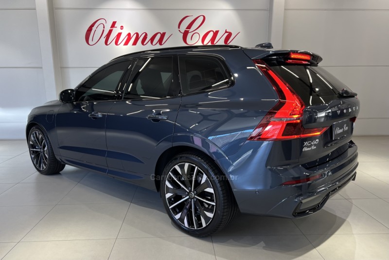 XC60 2.0 T8 ULTRA DARK AWD HÍBRIDO 4P AUTOMÁTICO - 2026 - FLORES DA CUNHA