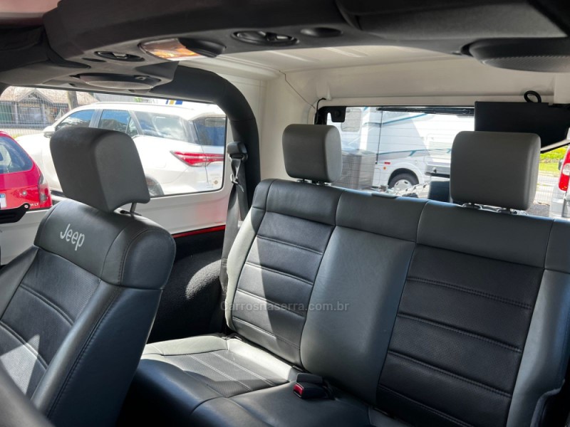 WRANGLER 3.8 UNLIMITED SPORT 4X4 CAPOTA DUPLA V6 GASOLINA 2P AUTOMÁTICO - 2010 - CANELA