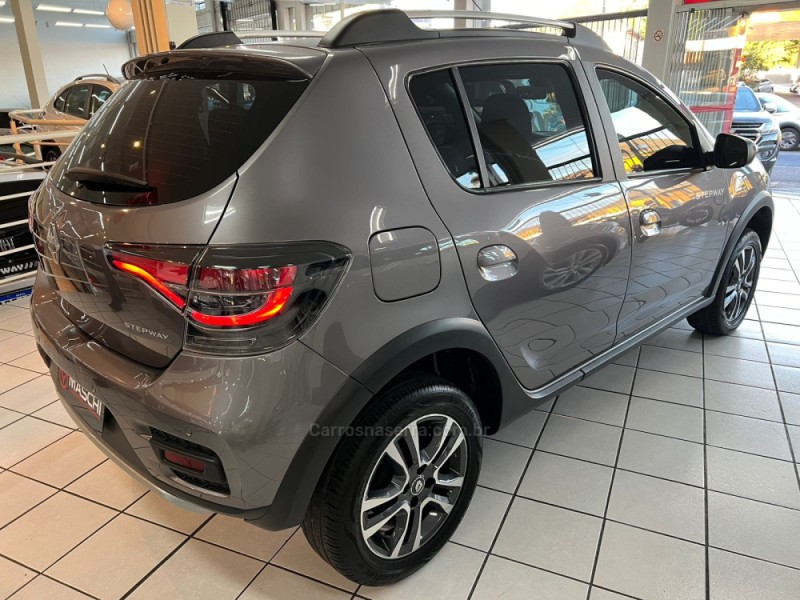 SANDERO 1.6 STEPWAY ICONIC X-TRONIC 16V FLEX 4P AUTOMÁTICO - 2023 - CAXIAS DO SUL