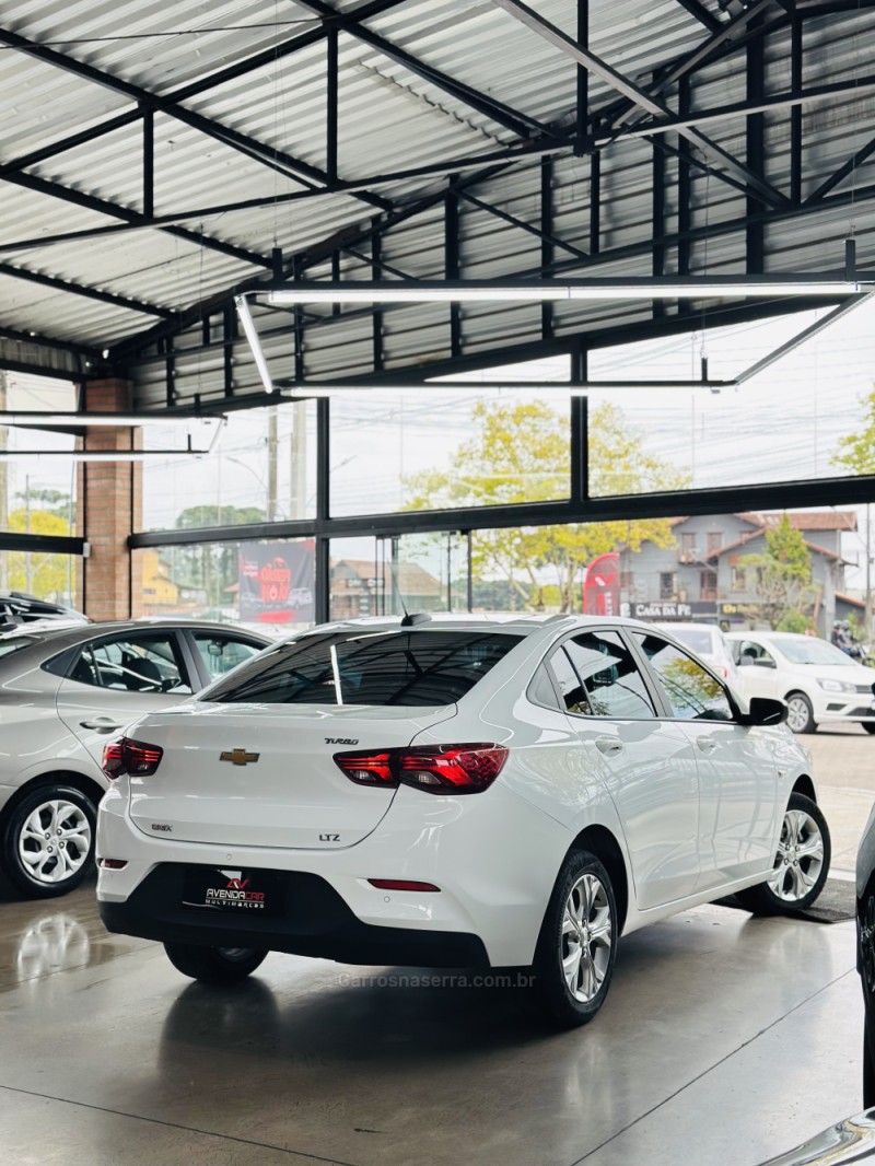 ONIX 1.0	LTZ PLUS 8V TURBO FLEX 4P AUTOMÁTICO - 2024 - CANELA