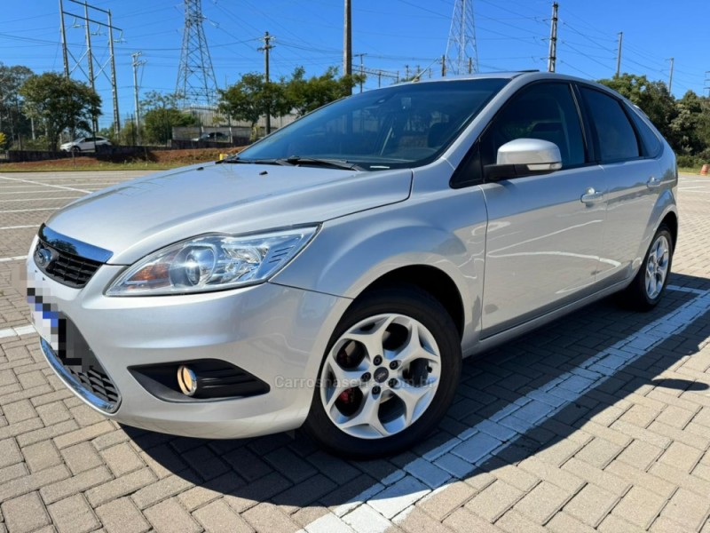 focus 2.0 titanium hatch 16v flex 4p automatico 2012 caxias do sul