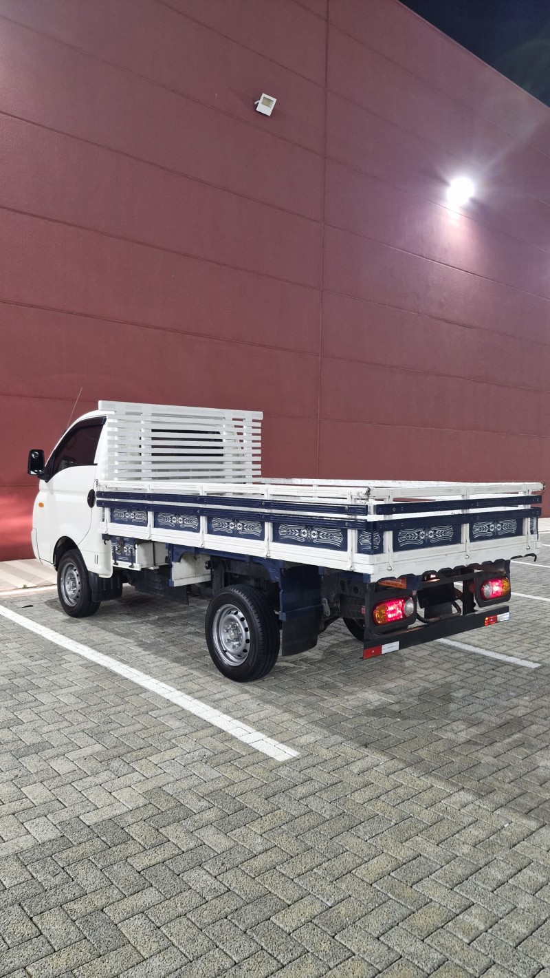 HR 2.5 TCI HD LONGO COM CAÇAMBA 4X2 8V 97CV TURBO INTERCOOLER DIESEL 2P MANUAL - 2012 - CAXIAS DO SUL