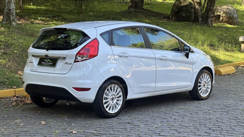 FIESTA 1.6 TITANIUM HATCH 16V FLEX 4P AUTOMÁTICO - 2015 - CAXIAS DO SUL