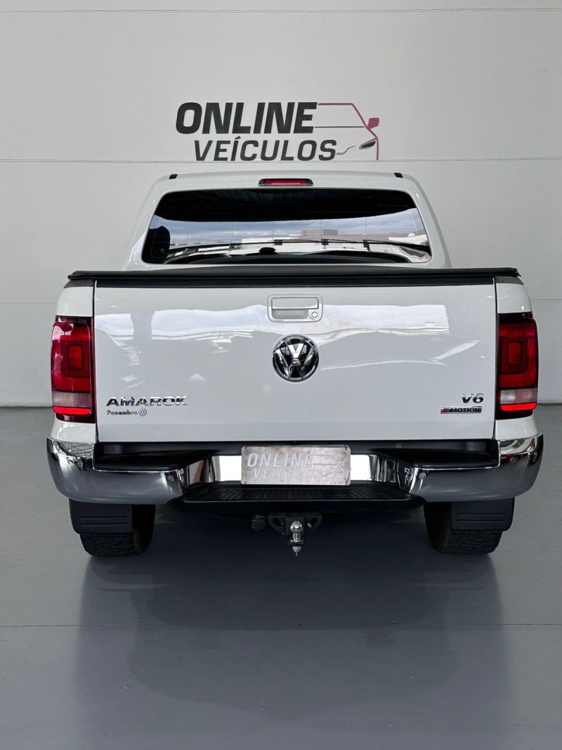 AMAROK 3.0 V6 TDI HIGHLINE CD DIESEL 4MOTION AUTOMÁTICO - 2022 - FARROUPILHA