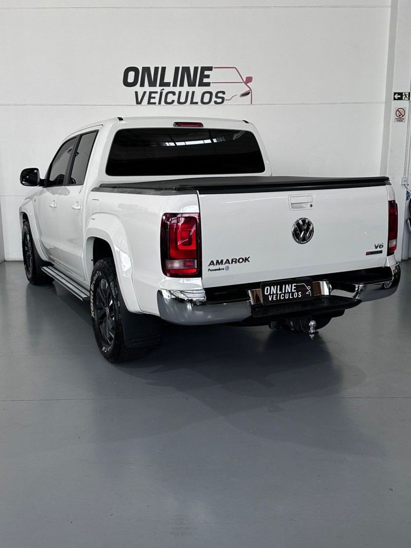 AMAROK 3.0 V6 TDI HIGHLINE CD DIESEL 4MOTION AUTOMÁTICO - 2022 - FARROUPILHA