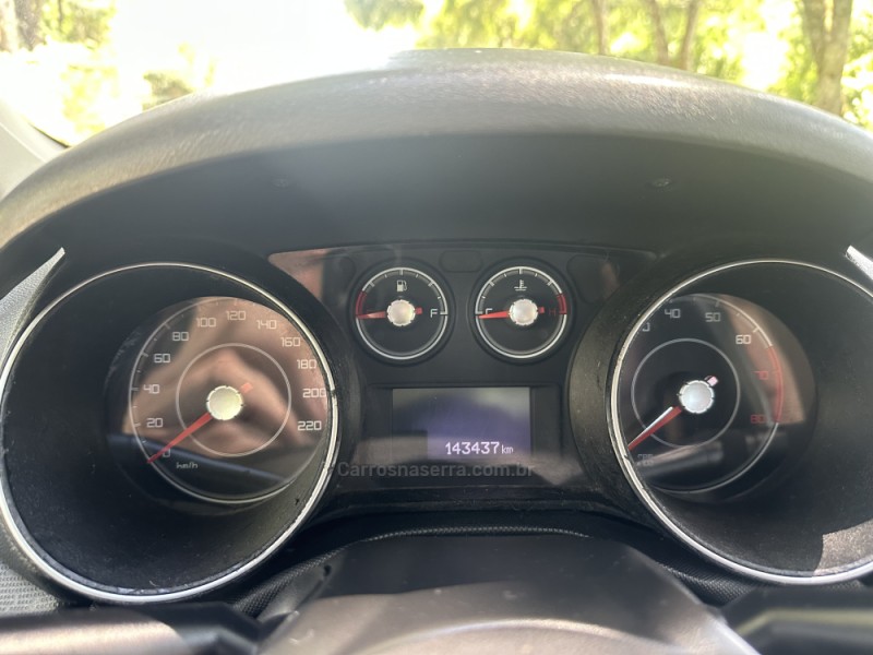 PUNTO 1.4 ATTRACTIVE 8V FLEX 4P MANUAL - 2013 - NOVA PRATA