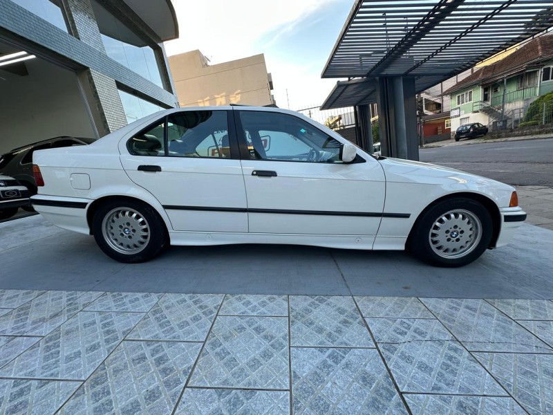 325I 2.5 SEDAN 24V GASOLINA 4P AUTOMÁTICO - 1993 - CAXIAS DO SUL