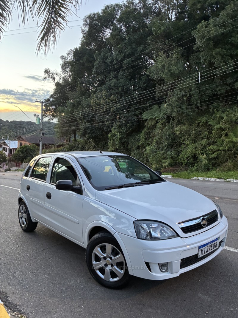 CORSA 1.4 MPFI MAXX 8V FLEX 4P MANUAL - 2012 - FLORES DA CUNHA