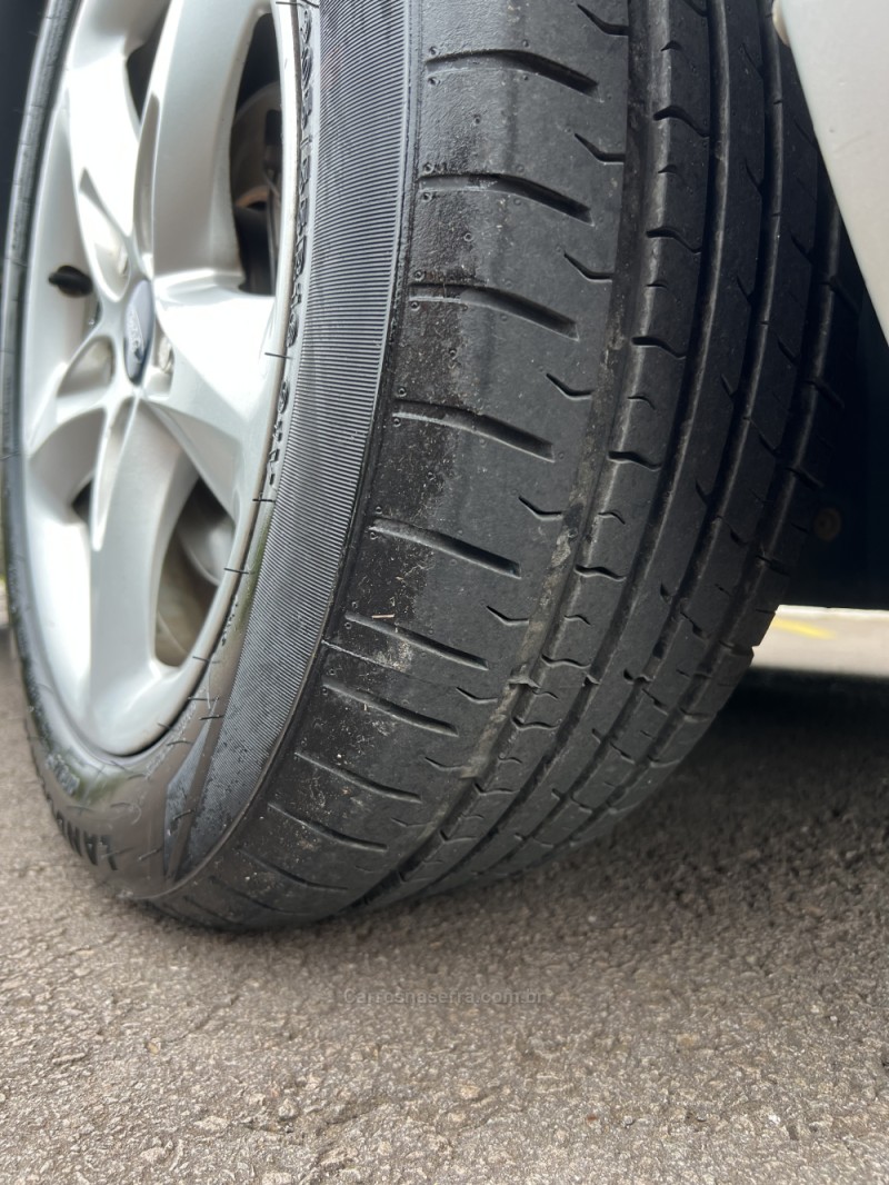 FOCUS 1.6 GLX SIGMA 16V FLEX 4P MANUAL - 2012 - NOVA PRATA