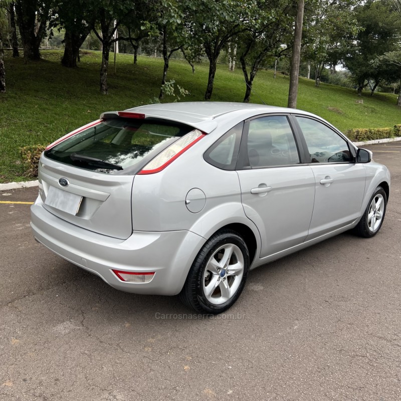 FOCUS 1.6 GLX SIGMA 16V FLEX 4P MANUAL - 2012 - NOVA PRATA