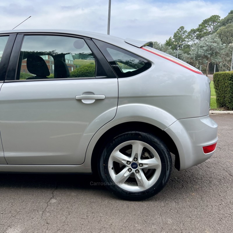 FOCUS 1.6 GLX SIGMA 16V FLEX 4P MANUAL - 2012 - NOVA PRATA