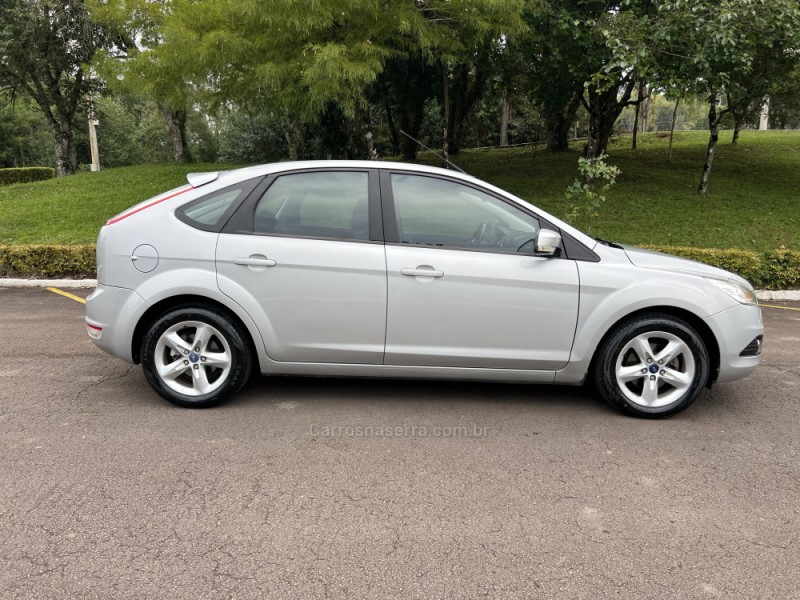 FOCUS 1.6 GLX SIGMA 16V FLEX 4P MANUAL - 2012 - NOVA PRATA