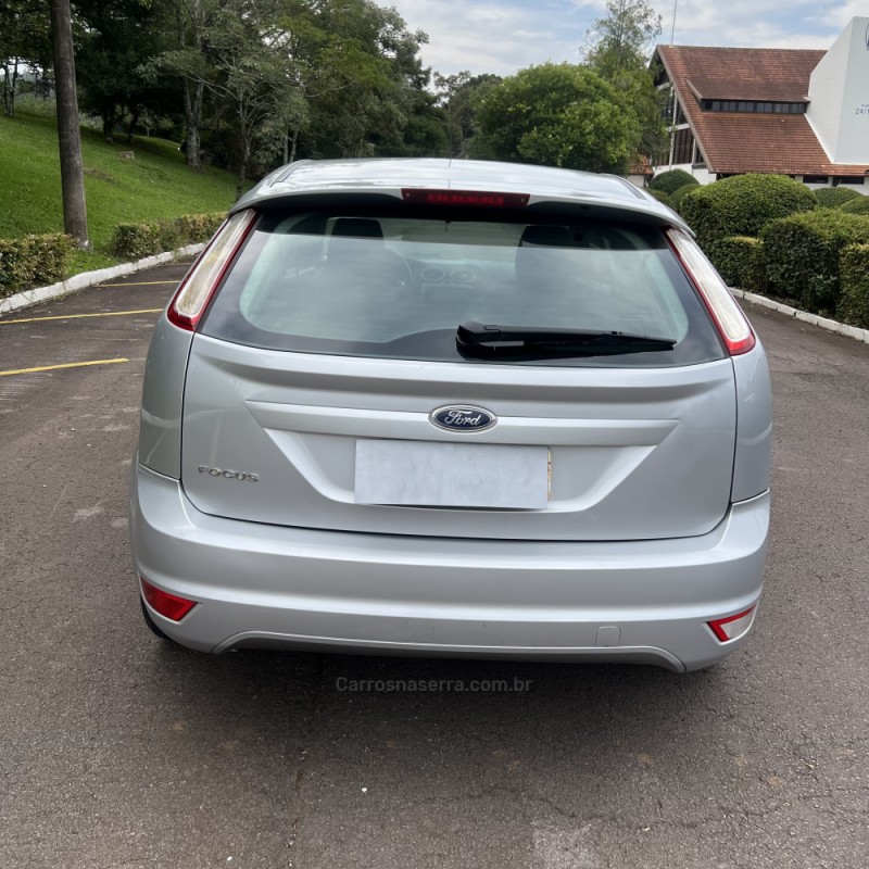 FOCUS 1.6 GLX SIGMA 16V FLEX 4P MANUAL - 2012 - NOVA PRATA