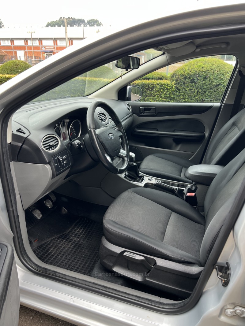 FOCUS 1.6 GLX SIGMA 16V FLEX 4P MANUAL - 2012 - NOVA PRATA