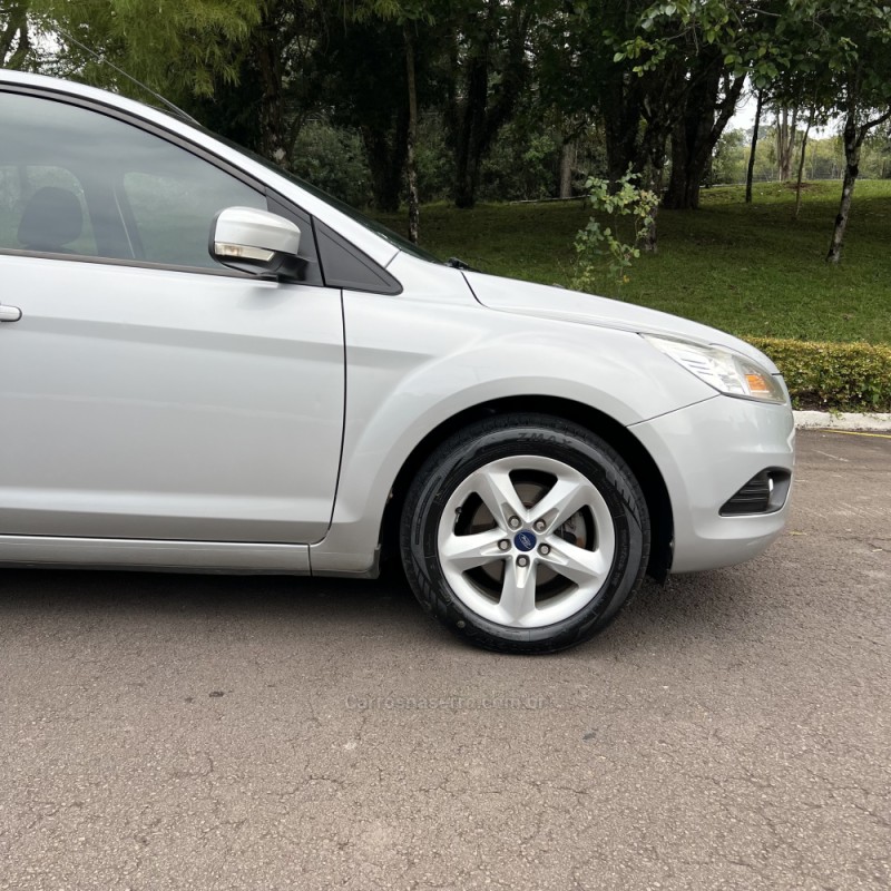 FOCUS 1.6 GLX SIGMA 16V FLEX 4P MANUAL - 2012 - NOVA PRATA