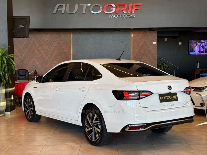 VIRTUS 1.0 200 TSI HIGHLINE AUTOMÁTICO - 2024 - CAMPO BOM