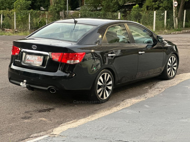CERATO 1.6 SX3 16V GASOLINA 4P MANUAL - 2011 - NOVO HAMBURGO