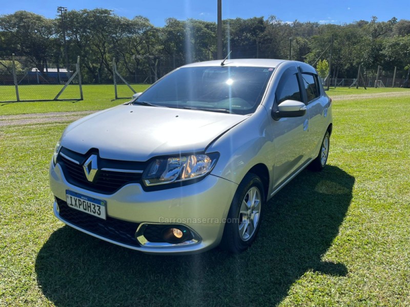 SANDERO 1.6 DYNAMIQUE 8V FLEX 4P MANUAL - 2017 - FARROUPILHA