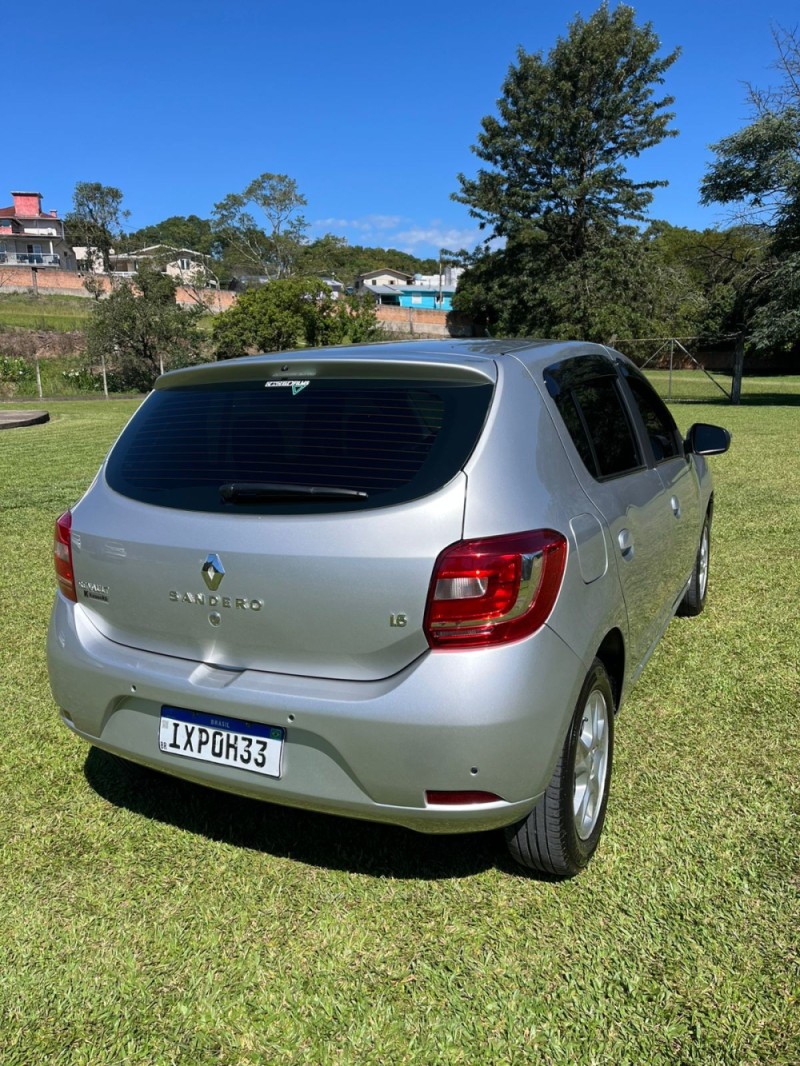 SANDERO 1.6 DYNAMIQUE 8V FLEX 4P MANUAL - 2017 - FARROUPILHA